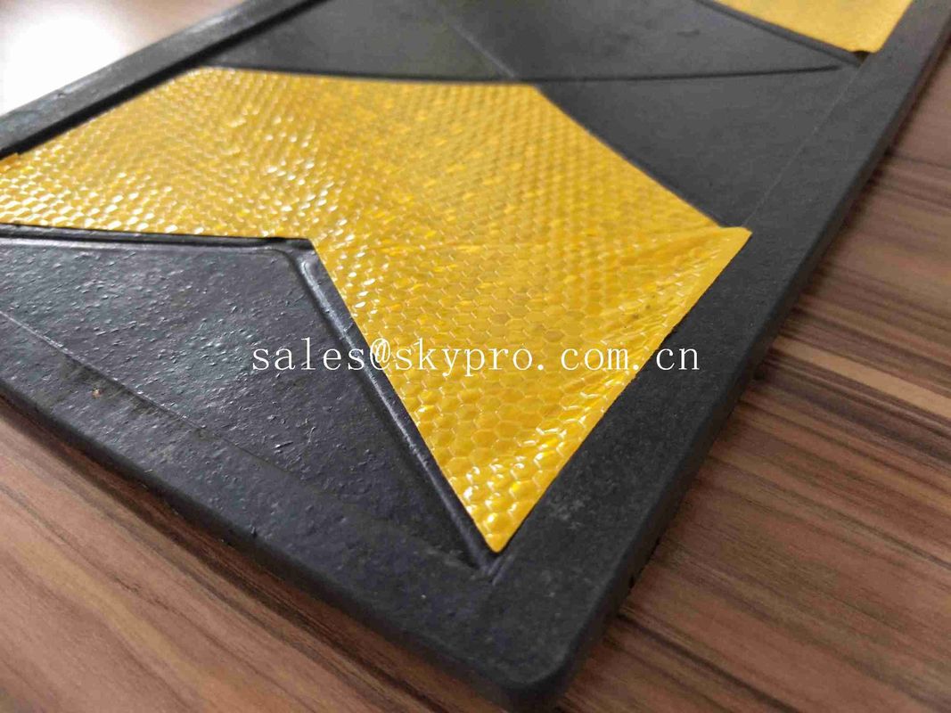 Reflective Garage Parking Safety Wall Protector Rubber Corner Guards With Direction