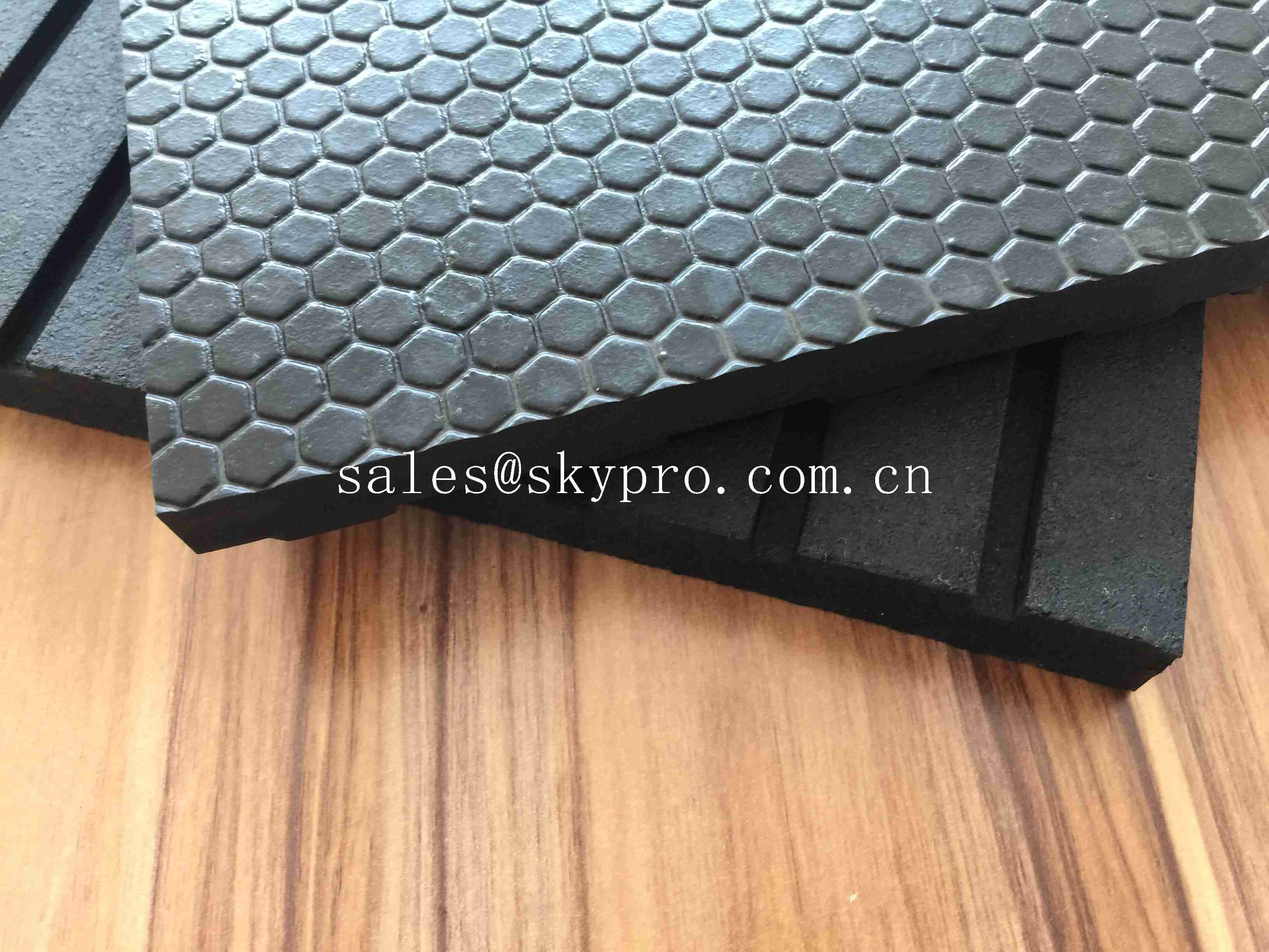 Interlocking 16mm Cubicle Cow Mattress Nylon Cloth Insertion Non
