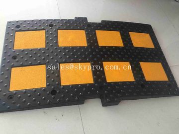 High Reflective Recycled Traffic Safety Rubber Speed Bumps Easily Installed