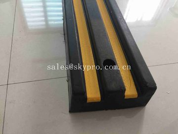 1000 * 190 * 90mm Molded Rubber Products Yellow Rubber Collision Proofbar
