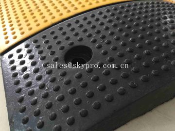 Triped High Reflective Molded Rubber Products Recyclable Rubber Speed Hump