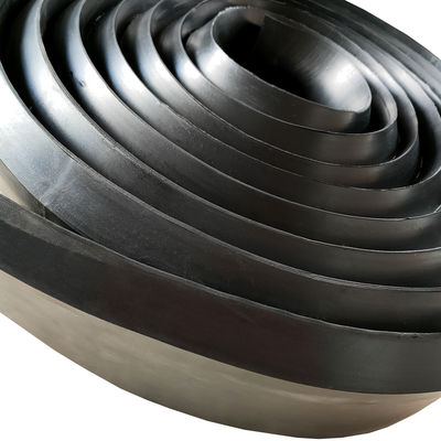 Neoprene Rubber Skirting Board with 70 Shore A Hardness 300% Elongation at Break and 2.5 ~ 6.0 Mpa Tensile Strength