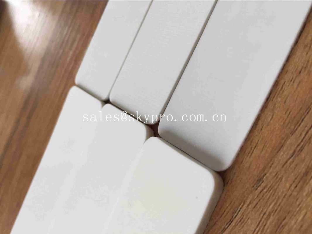 White Glossy Smooth Surface Stepless Speed Adjustment Food Industry PVC Flat Conveyor Belt