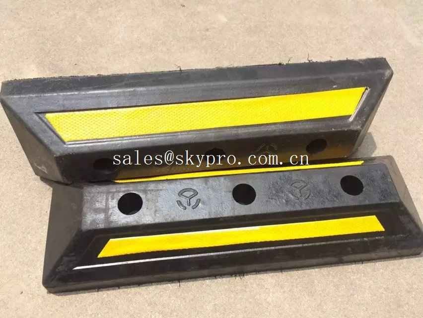 Yellow And Black Molded Rubber Products , Truck Wheel Chocks For Vehicle Parking