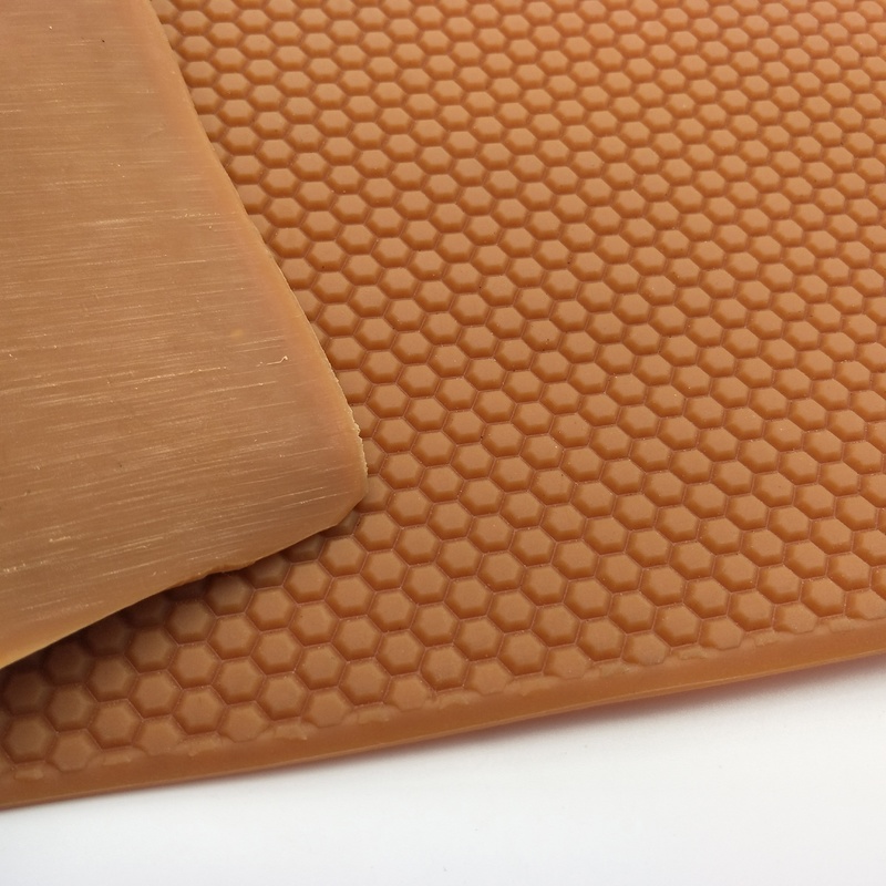 Durable Natural Crepe Rubber Soling Sheet with Reed Mat Pattern 600mmx1400mm Size and 75-80 Shore A Hardness